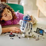 LEGO Star Wars R2-D2 Model Kit, Kids' Toy for 10+ Year Old Boys & Girls, Droid Figure with a 25th Anniversary Darth Malek Minifigure and Decoration Plaque, Memorabilia Set for Home Decor 75379