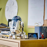 LEGO Star Wars R2-D2 Model Kit, Kids' Toy for 10+ Year Old Boys & Girls, Droid Figure with a 25th Anniversary Darth Malek Minifigure and Decoration Plaque, Memorabilia Set for Home Decor 75379